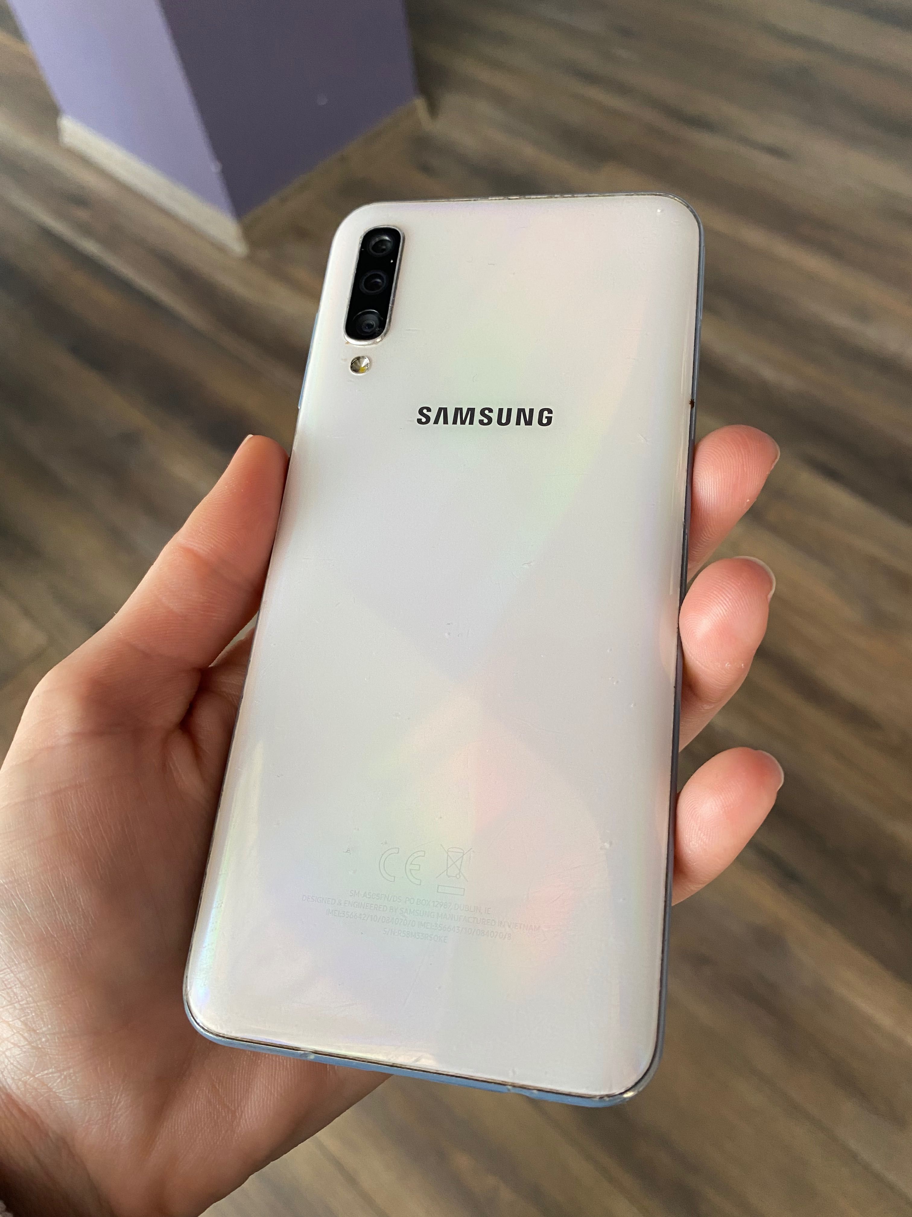 Samsung A50 перфектен