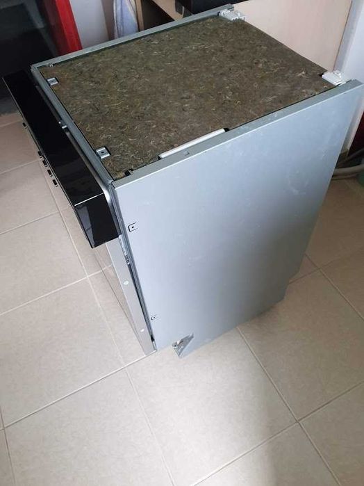 45см - Черно Miele Съдомиялна - 9 Комплекта - Частично Вграждане Тясна