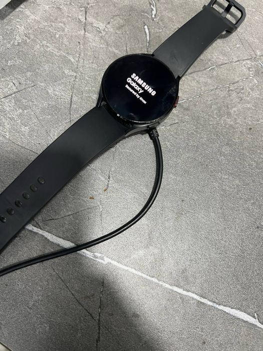 Продается Samsung watch 4