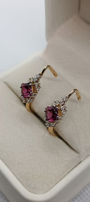 Новые серьги с гранатами и бриллиантами