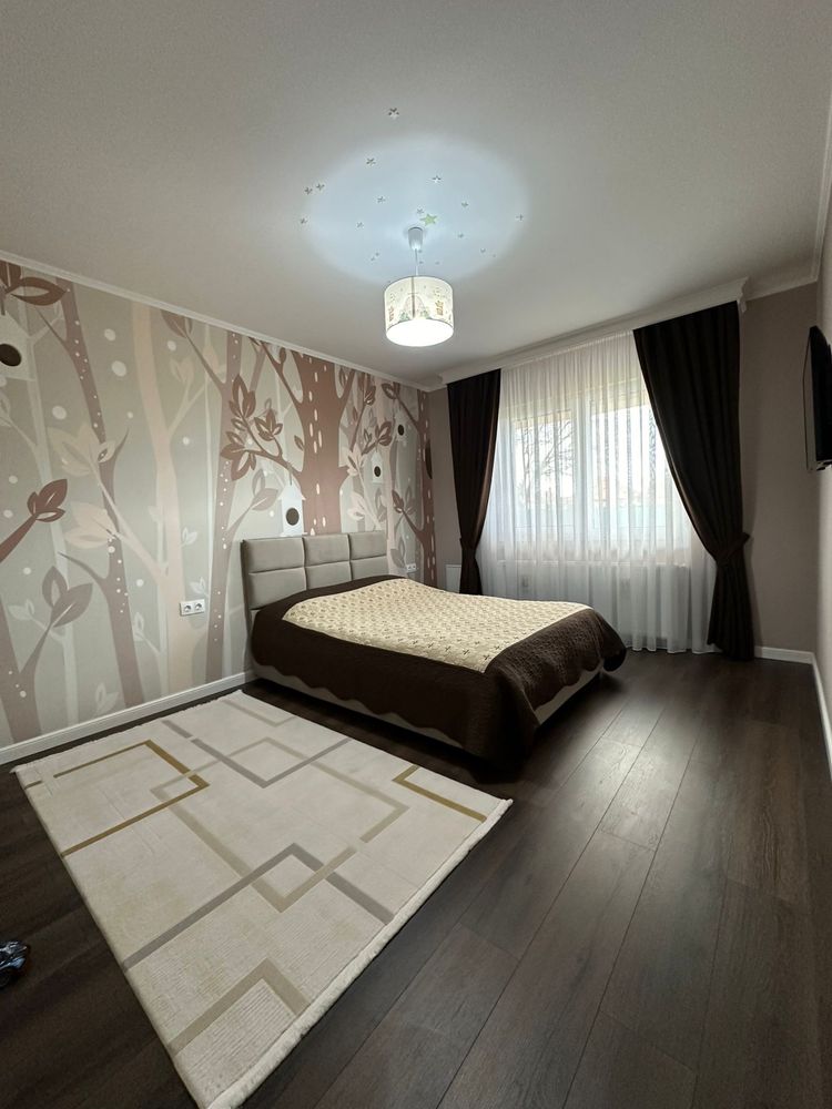 Apartament cu 3 camere la parter + curte