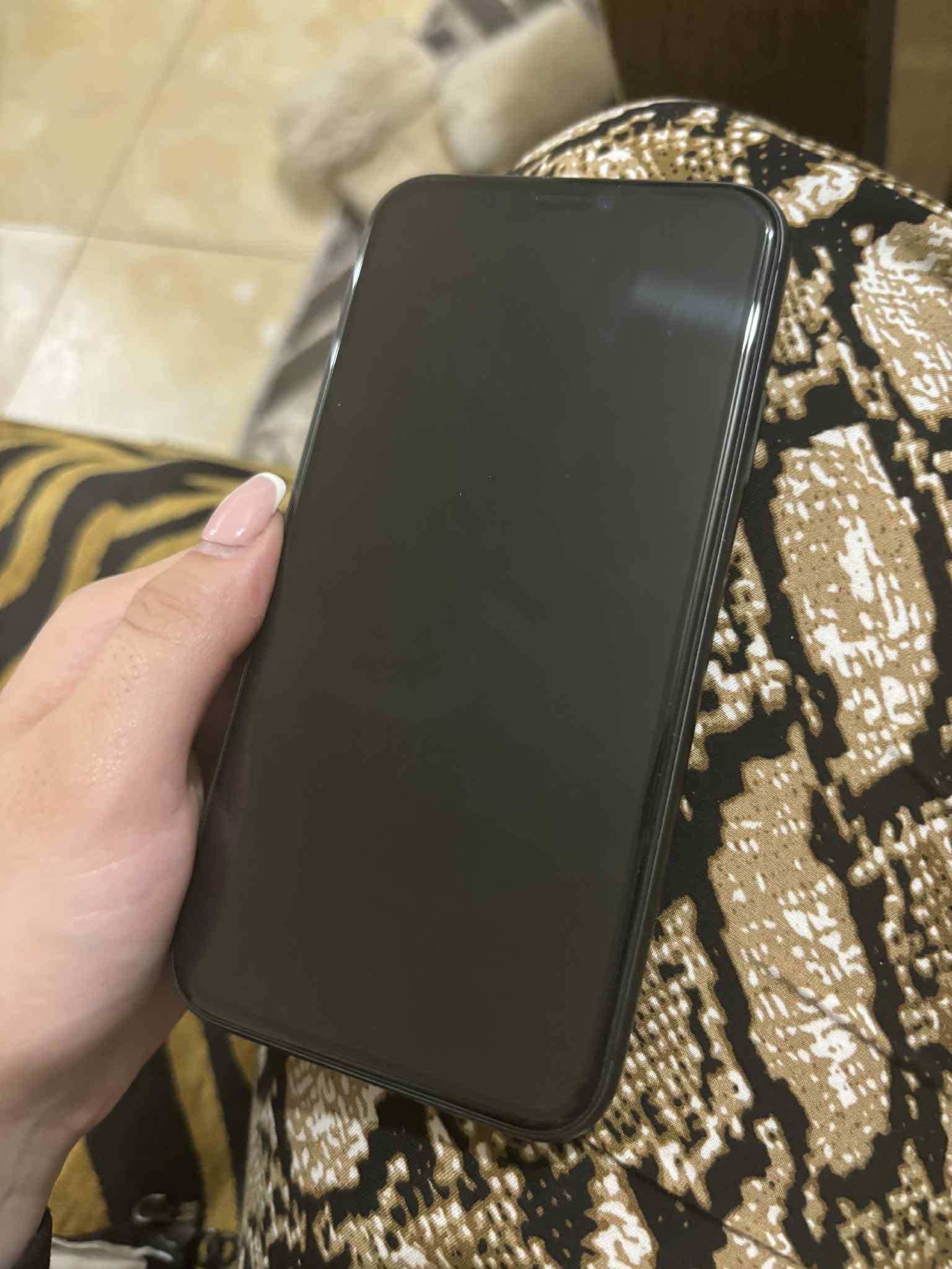 Продавам Iphone 11