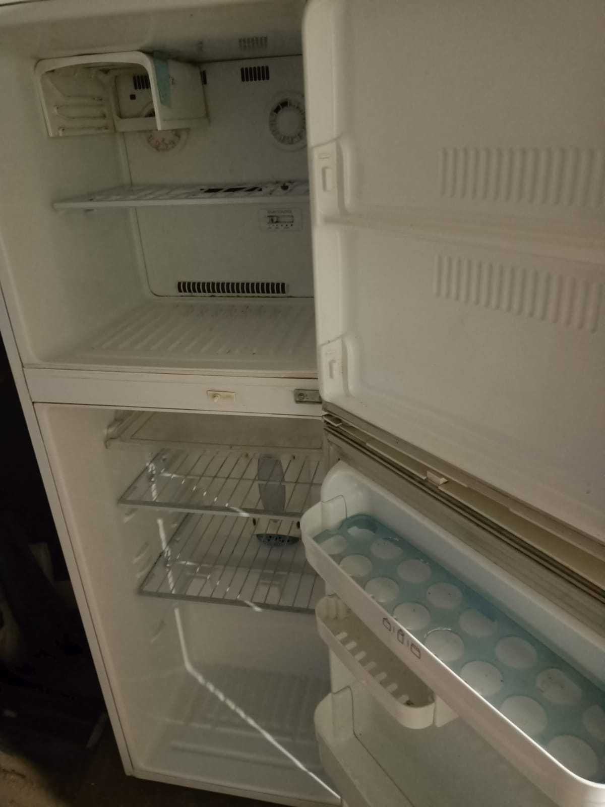 Холодильник б  у  .