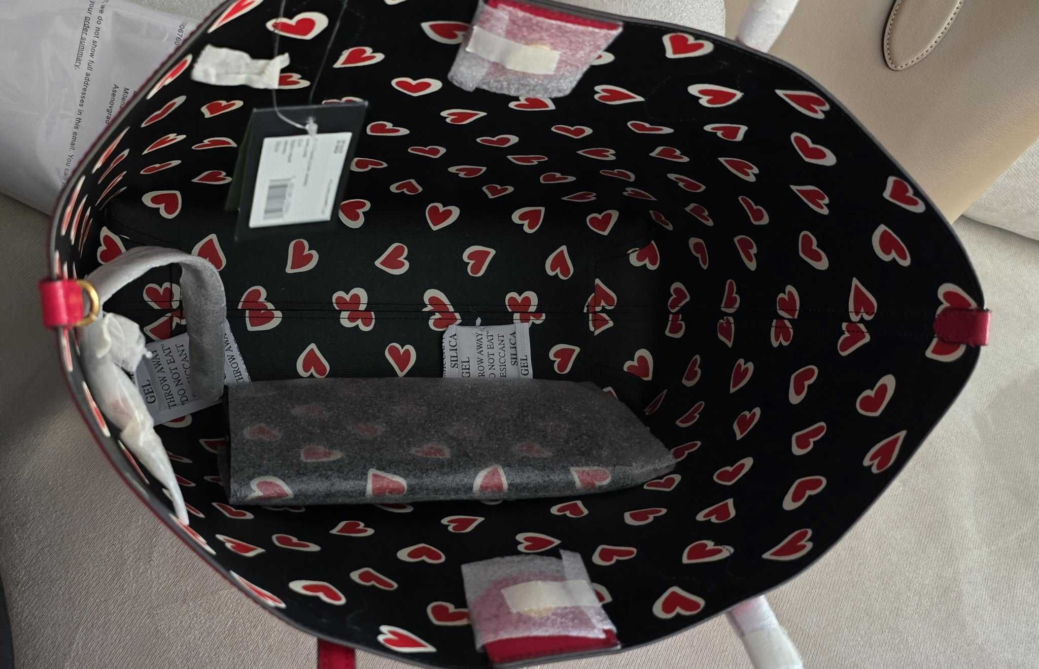 НОВО! KATE SPADE Bleecker Stencil Hearts Pop