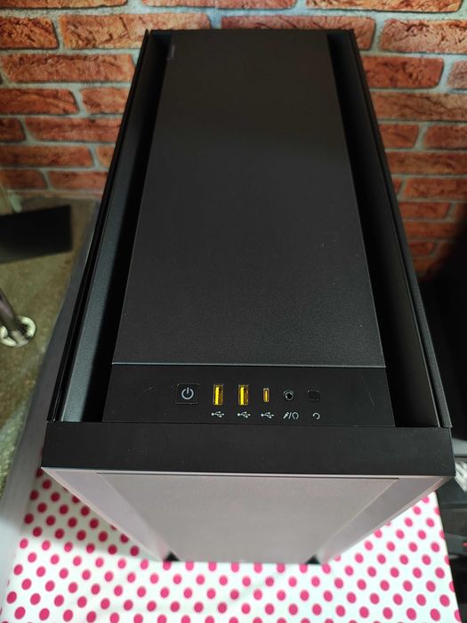 Carcasa PC Corsair 5000D Tempered Glass Black.