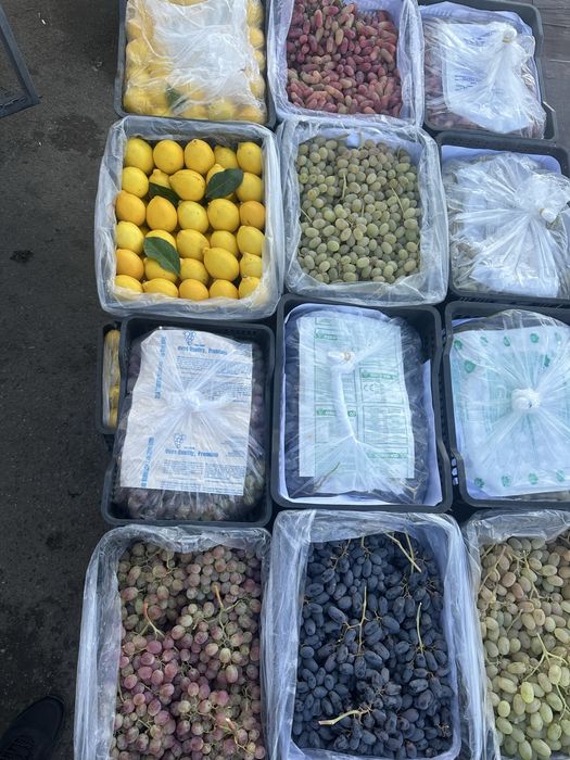 Свежие винограды разных сортов и лимоны оптом