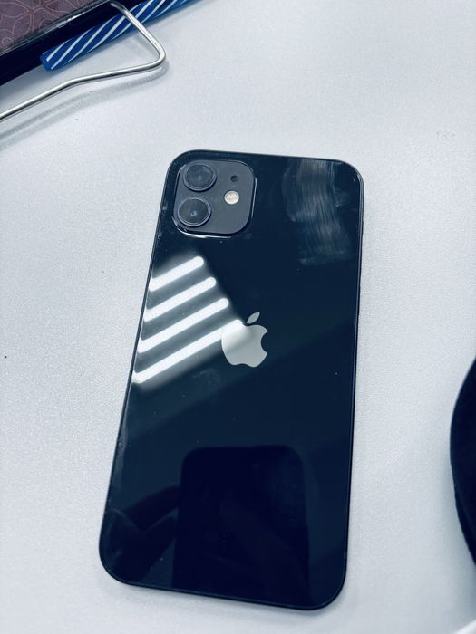 Продам срочно айфон 12