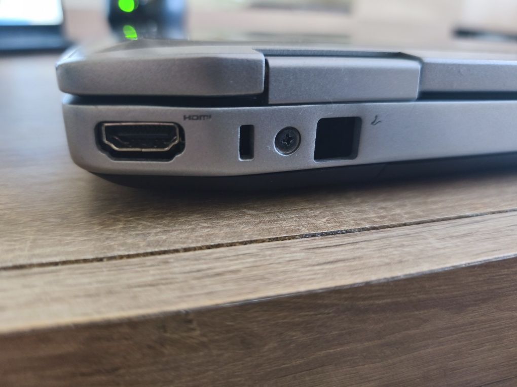Latitude e6420 с неработещ екран и без ssd/hdd