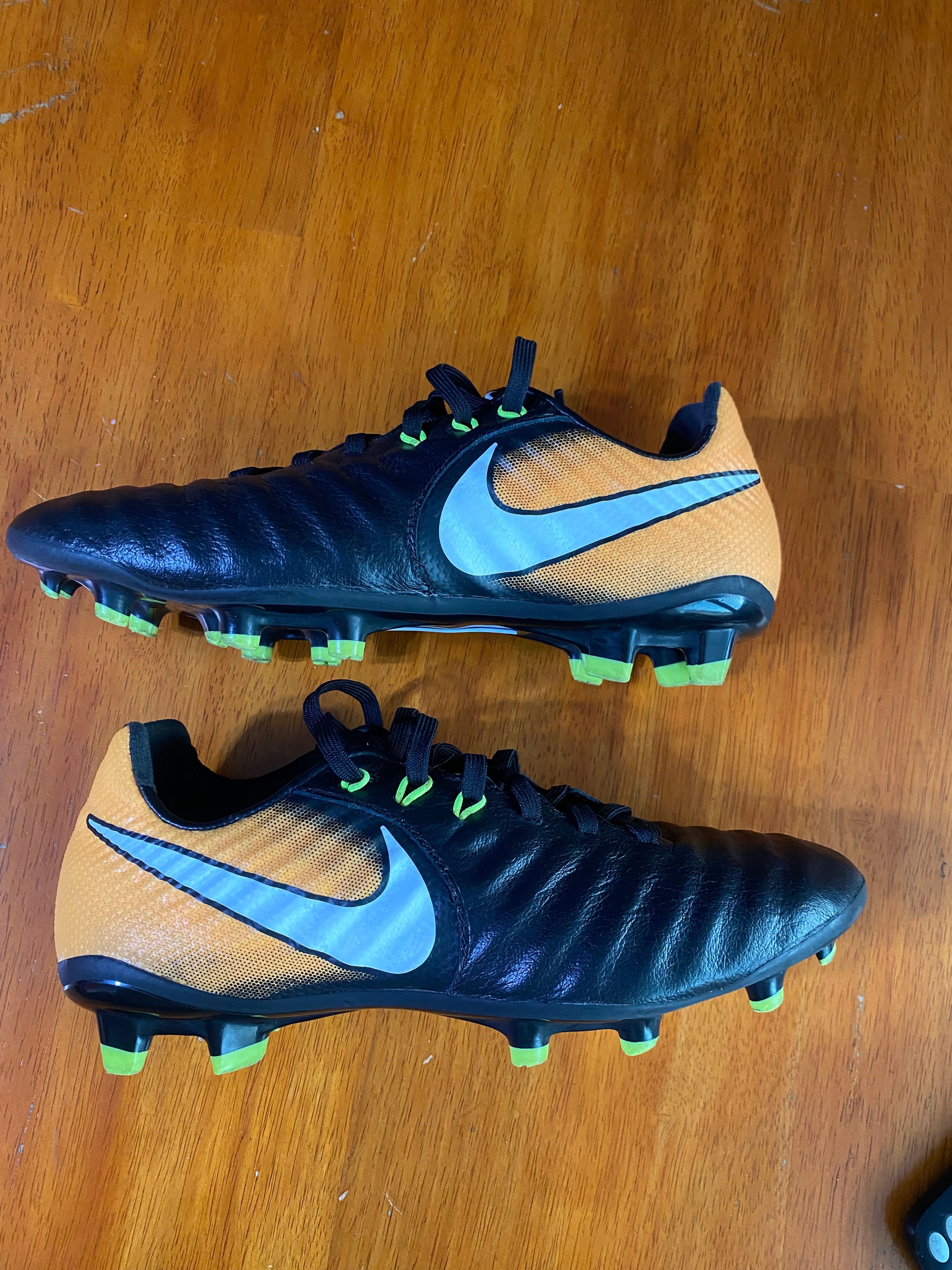 Калеври/Бутонки Nike