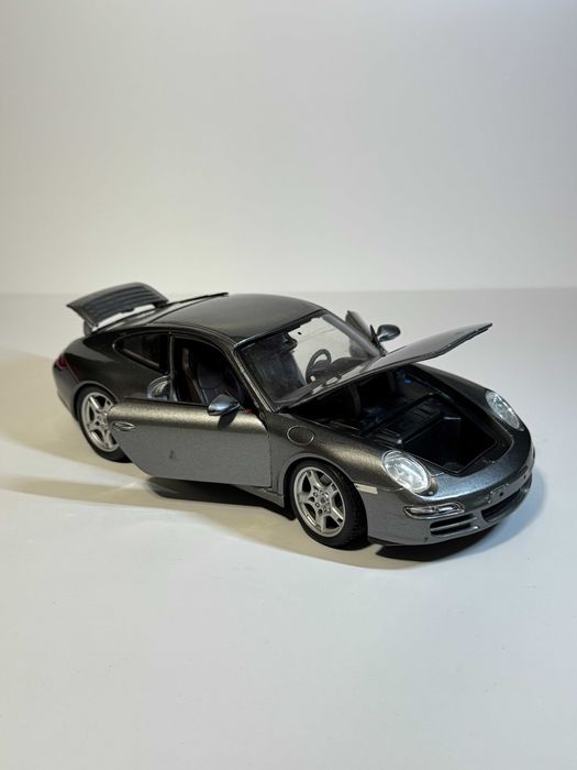 Porsche 911 Carrera S la Scara 1:18 1/18 Maisto Macheta Mașinuța