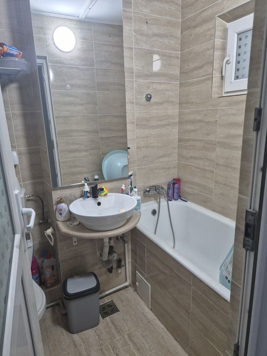 Vând apartament 3 camere