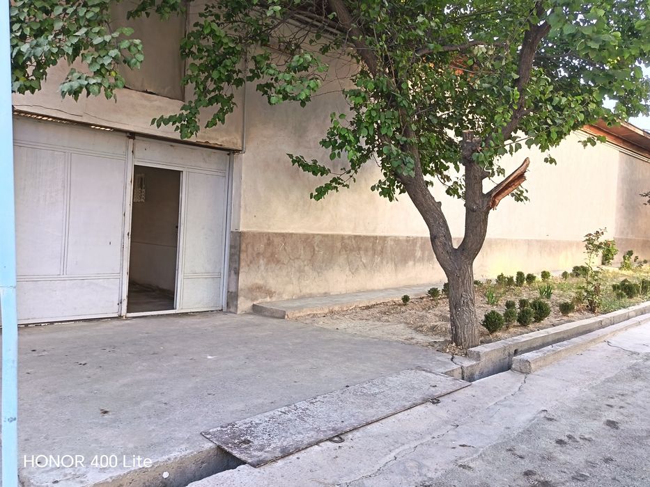 Ibn sino taxta bozorni oldidan uchaska sotiladi