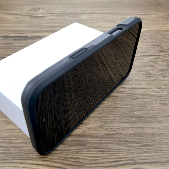 Бронированный чехол для iPhone 15