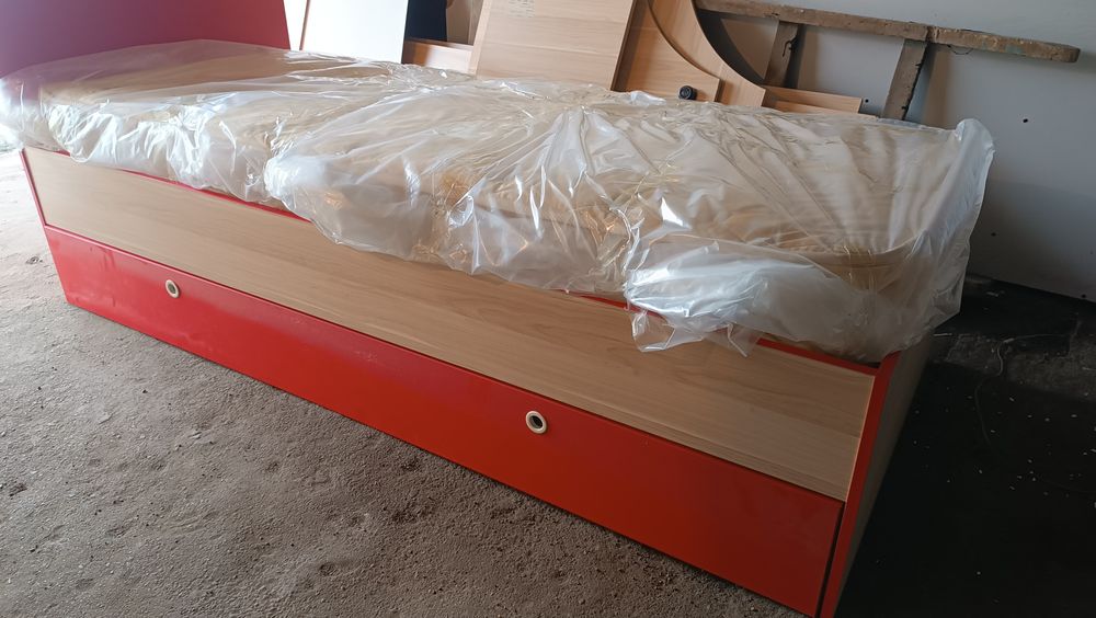 Продам кровать детскую.