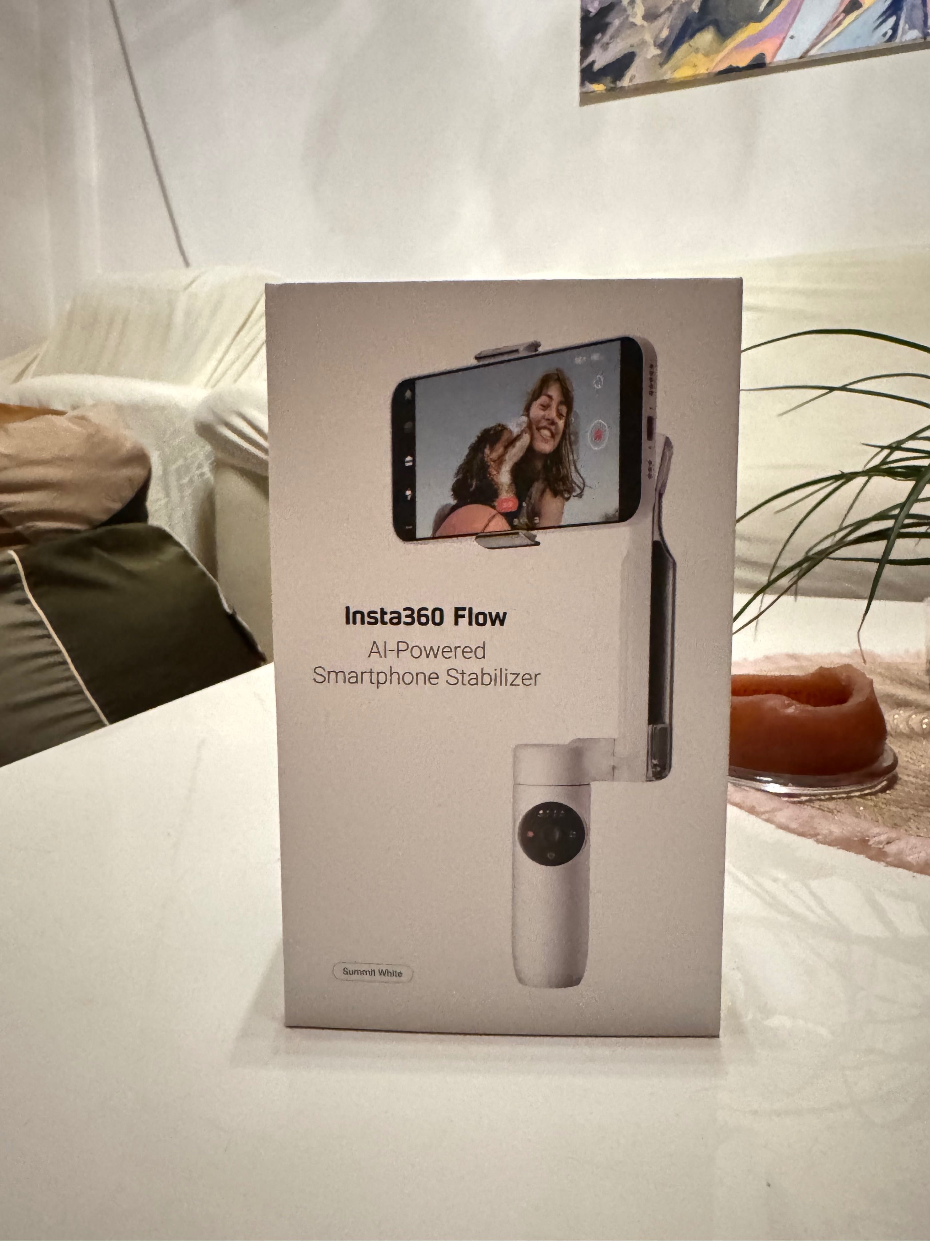 Продавам Insta360 Flow 2024 стабилизатор за телефон, нов!