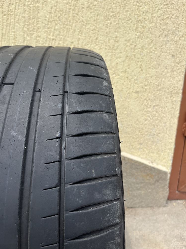 2 бр. летни гуми 245/40/20 Michelin DOT 4522 4,5-5 mm