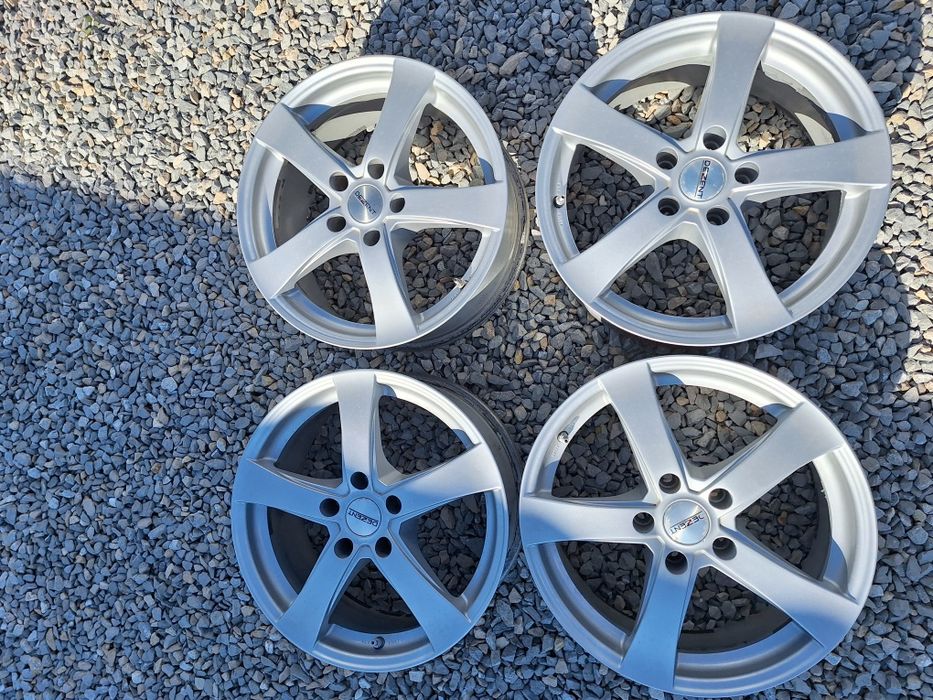 5x114.3 .17 цола. 7 1/2j ET38. Dezent