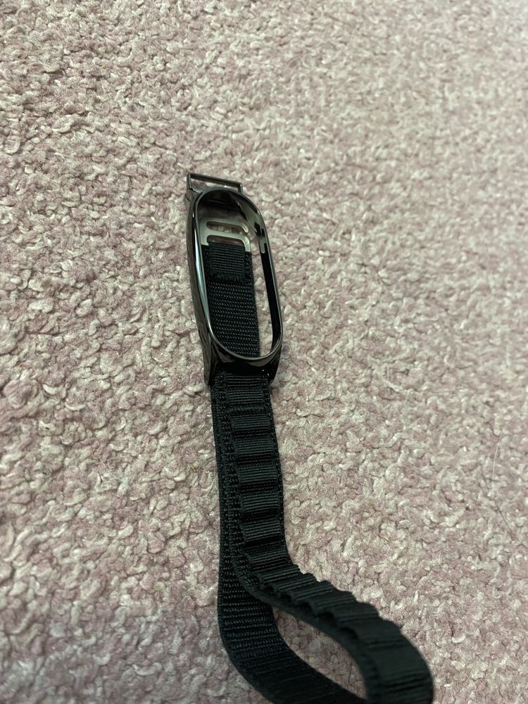 Ремешок для miband 6 и в подарк два защитных стекла на них же