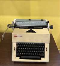 Masina de scris Daro veche/15 kg greutate