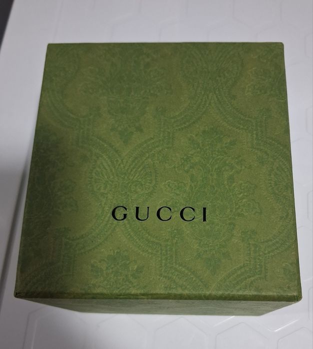 Gucci jump hour watch