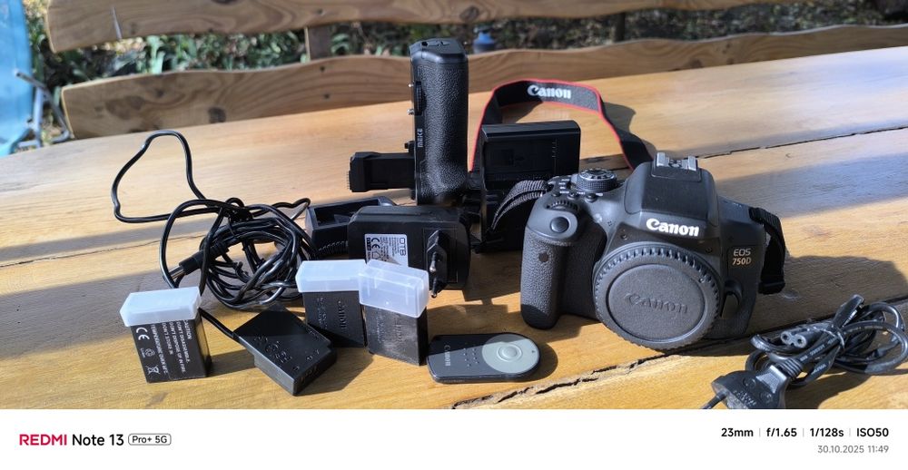 Vand  Canon EOS 750D plus anexe