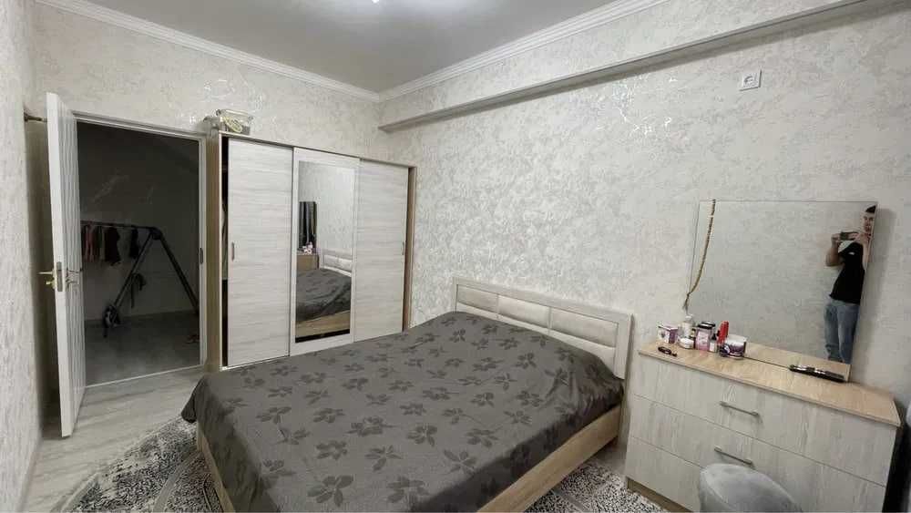 Срочно продается квартира 3/1/4 в сергели грен хаус 80 кв,м 83000$