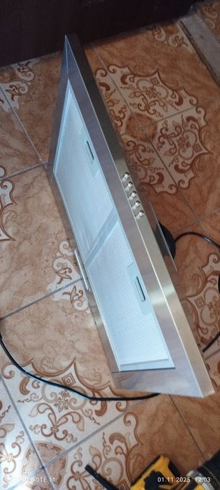 Hota inox Câtă. Hota este noua, nefolosită.