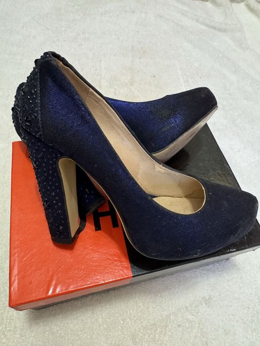Отдам туфли синие блестящие