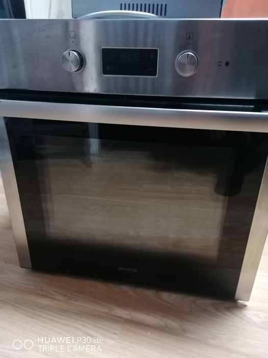 Фурна за вграждане с котлони