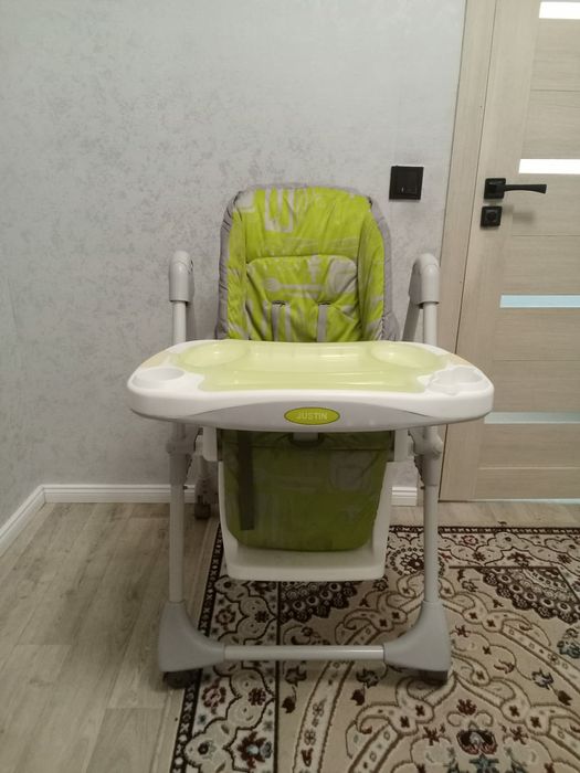 Продам детский столик.