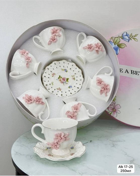 Сервис набор. Подарочный 
6 шт чашки+6 тарелок

340.000