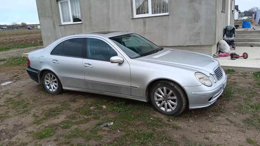 Dezmembrez. Sau vând Mercedes W211.