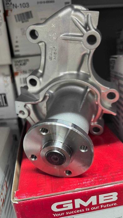 Помпа на MITSUBISHI 4D56-T 2.5