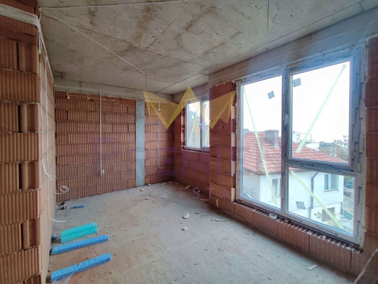 Продава се Тристаен апартамент в Балчик - 80 кв.м за 1363 €/кв.м - Снимка #2