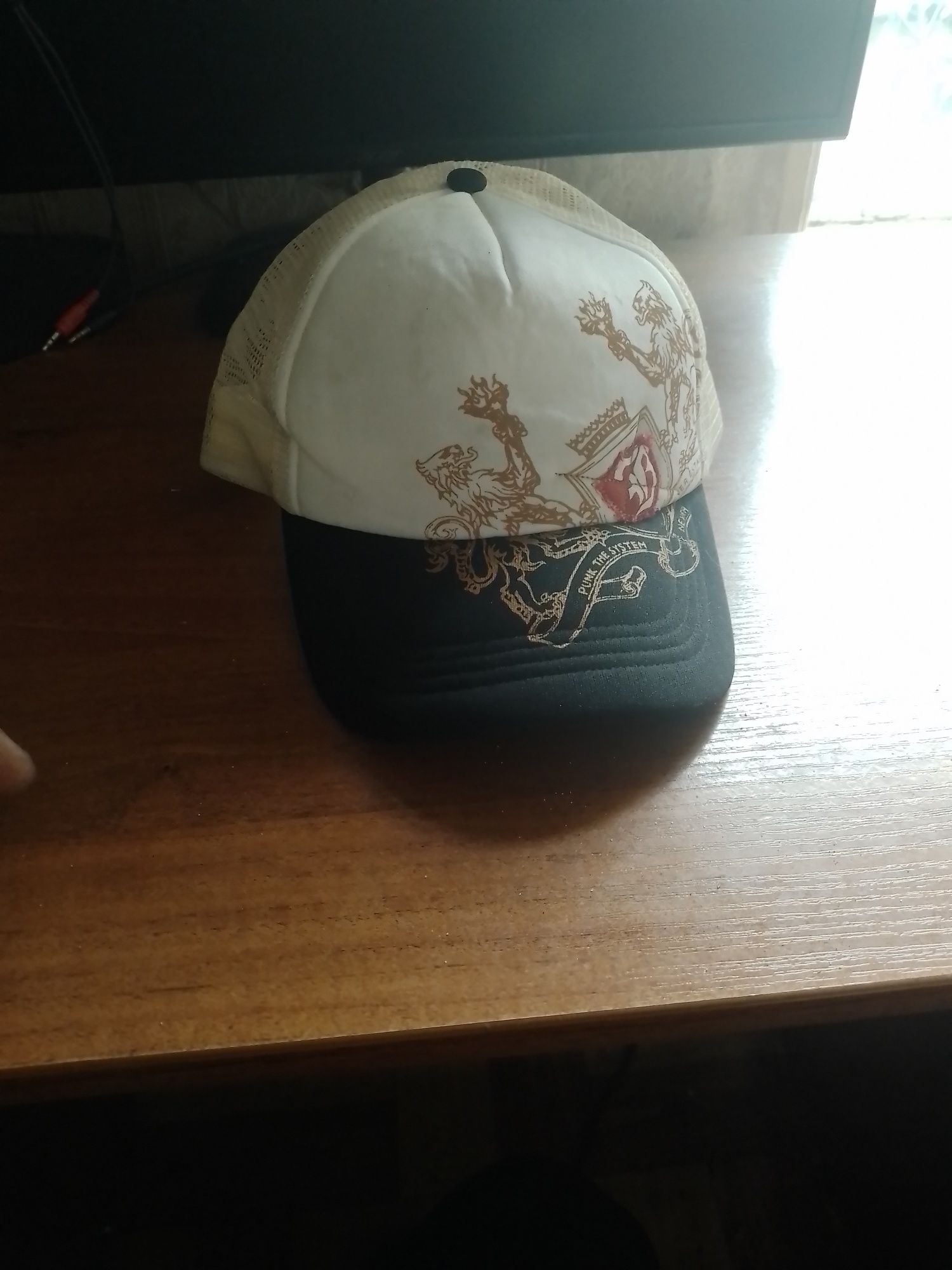Продам 3 разные кепки