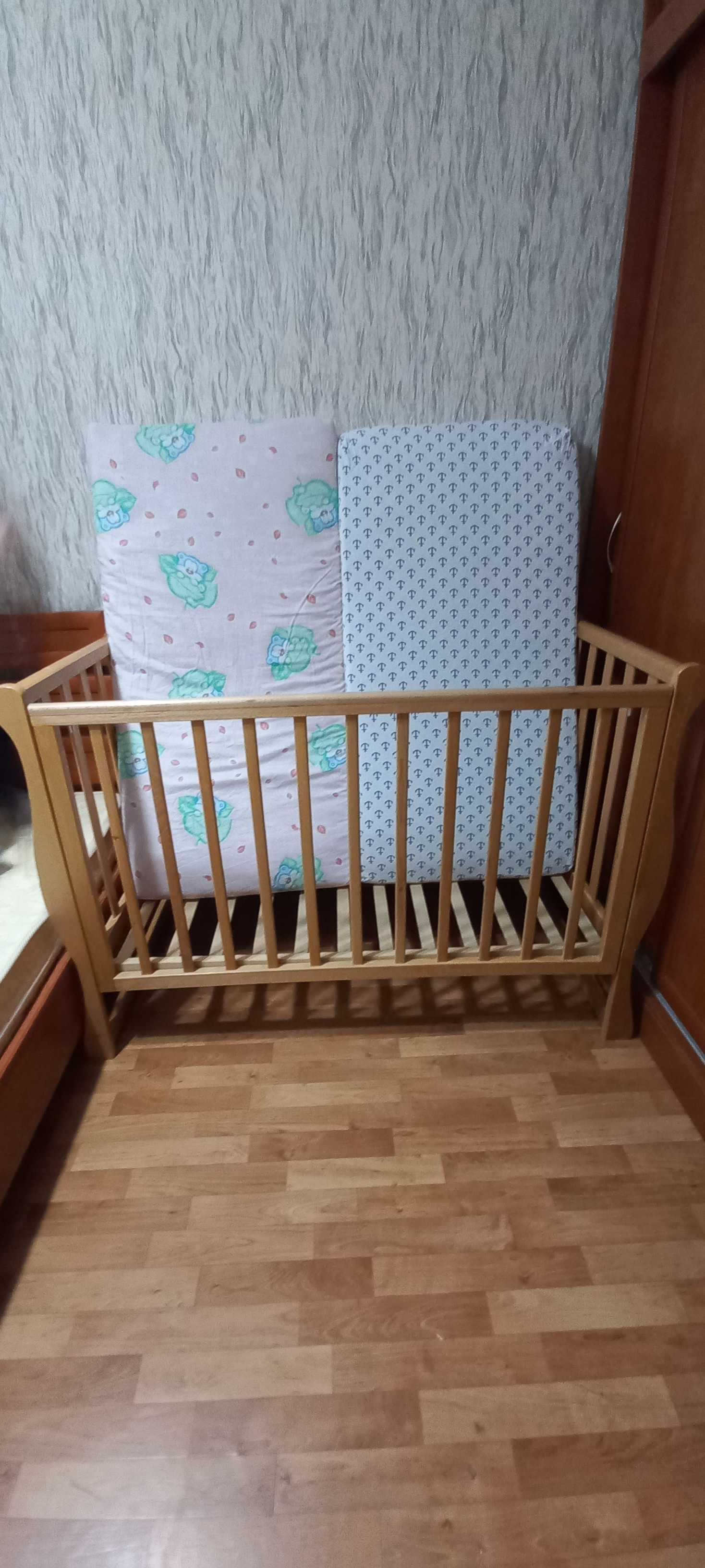 Детская кровать+2 матраса