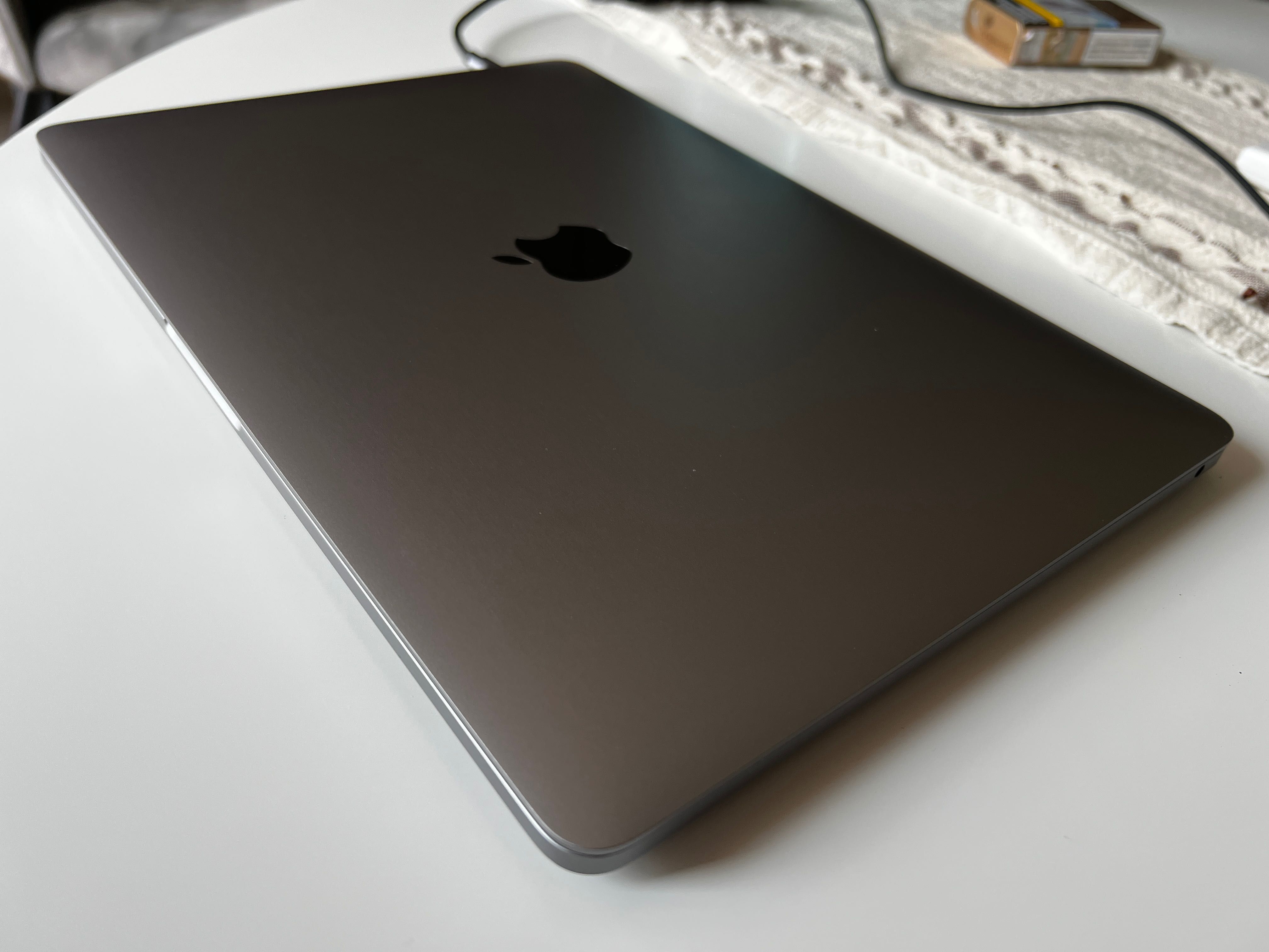 MacBook Pro M1 chip, 8RAM/256SSD, Mid 2020