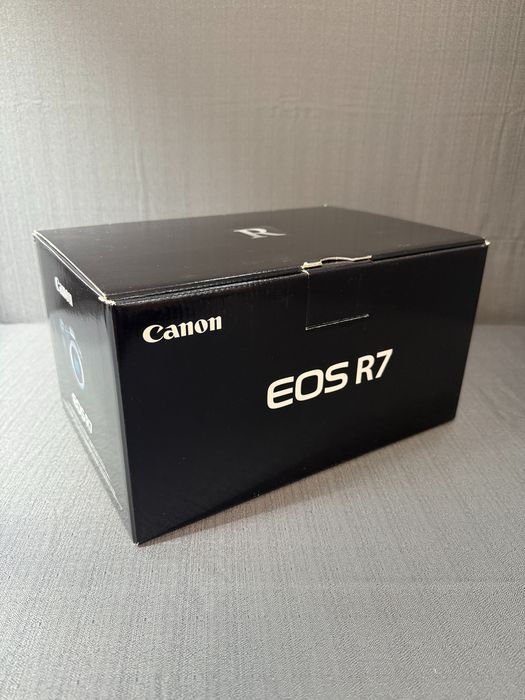 Aparat foto Mirrorless Canon EOS R7, Body, 32.5MP, Negru, Sigilat