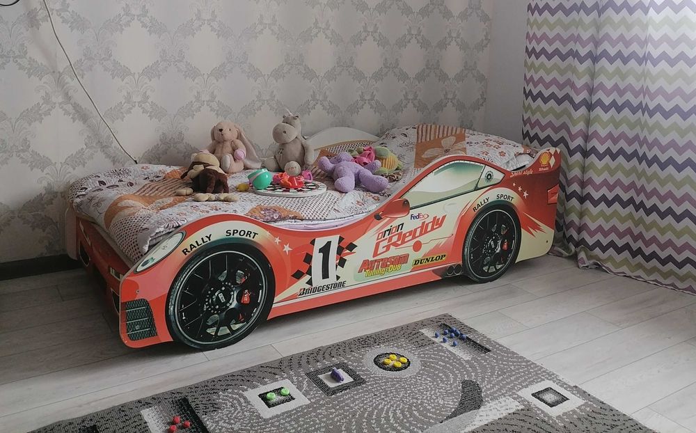 продам кровать машинку