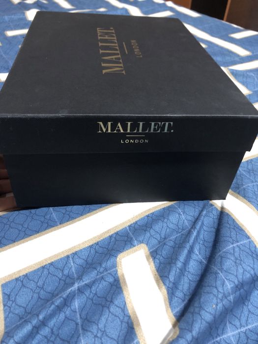 Vand adidasii MALLET.