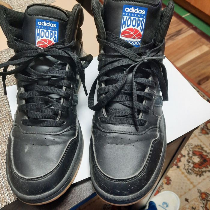 Vand adidași negri