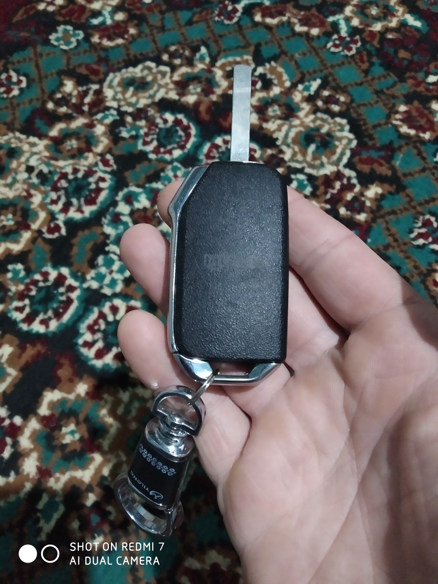 Kiaga kalit pult sotiladi
