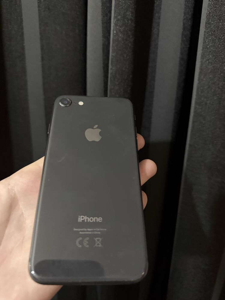 Iphone 8 за части или отключване