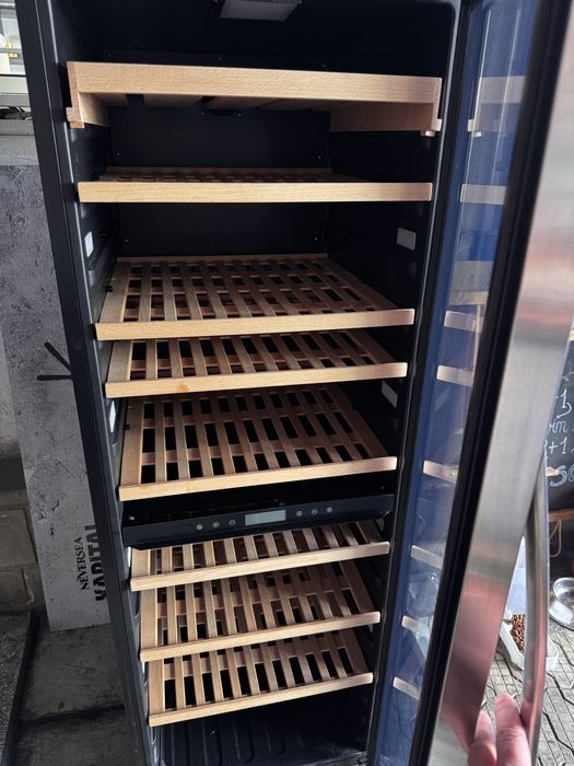 Vitrina frigorifica pentru vinuri 425L