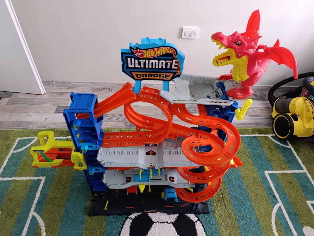 Hotweels Ultimate Garage. Писта