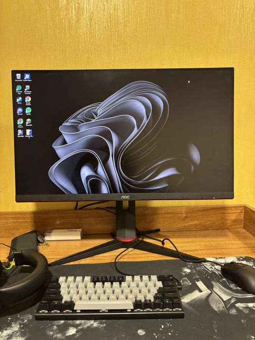 СПЕШНО Монитор AOC с гаранция
