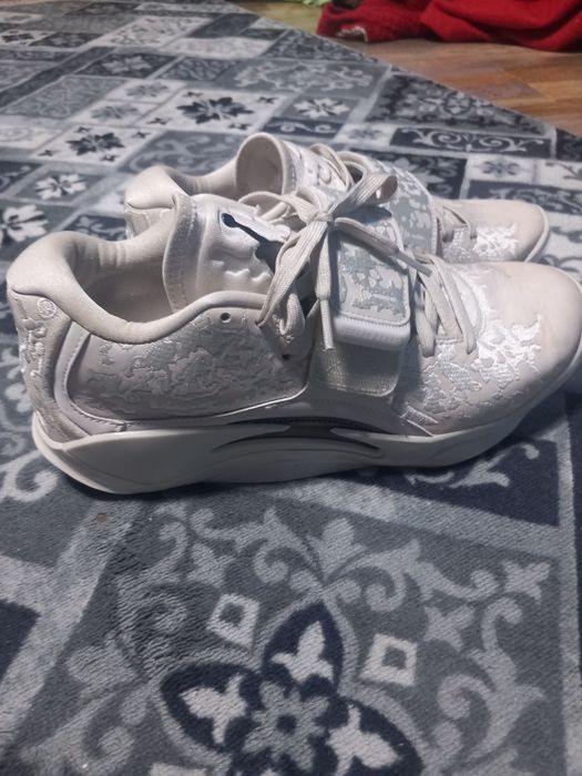 Vând jordan barbati  ZION 3