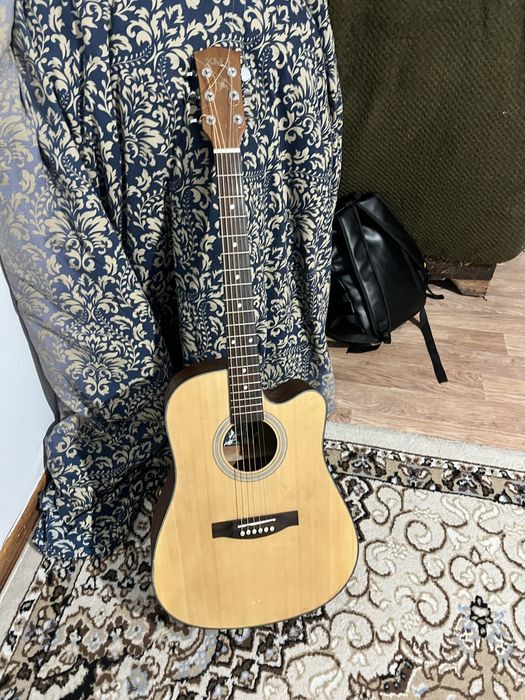 продам гитаруууу