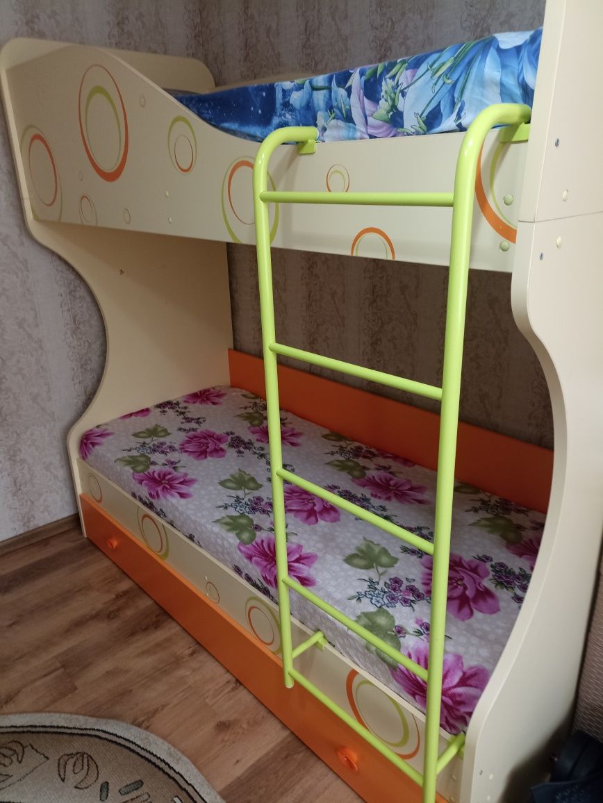 Срочно двухъярусная кровать