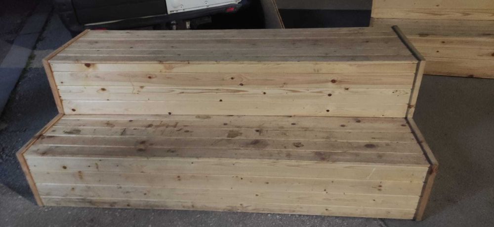 Дървели стелажи - 2 бр.